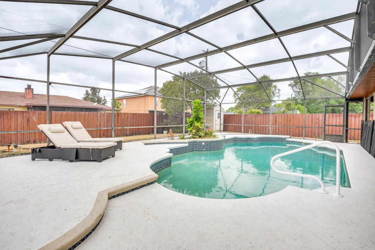 6 Mi to Gemini Springs Park Chic Home with Pool! - Bed and Breakfast Deltona