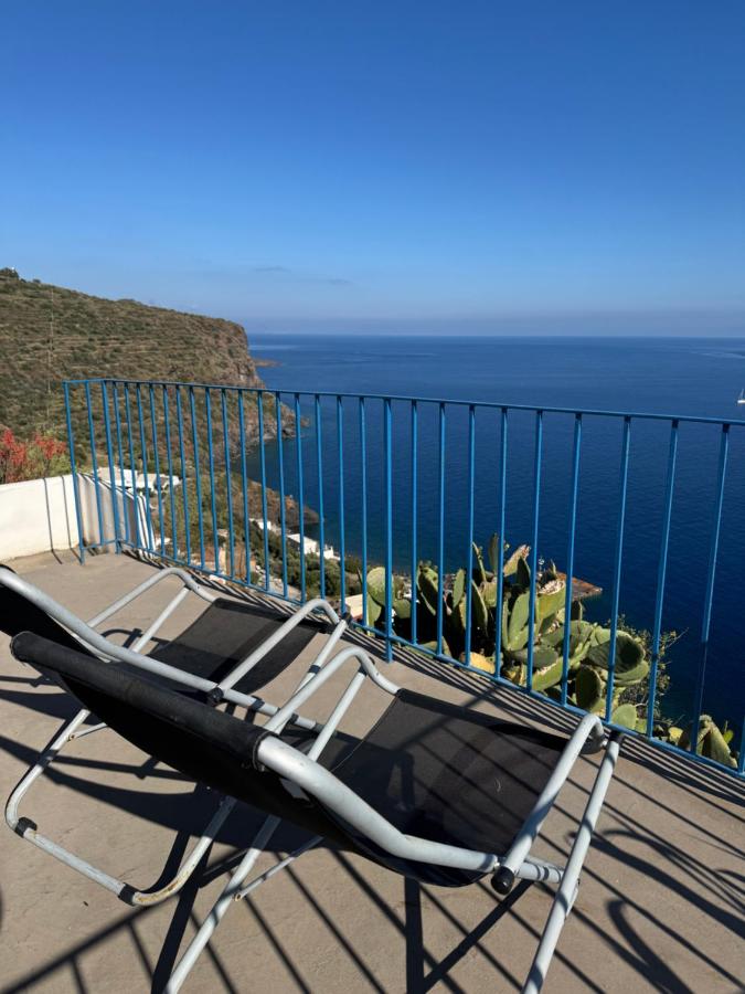 Villa Vista Mare a Filicudi - B&B