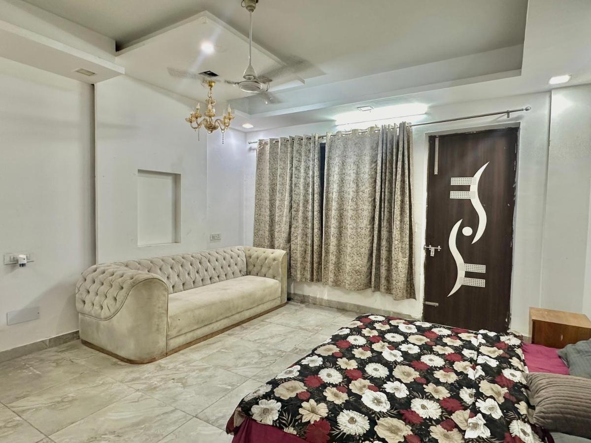 3 BHK on sector 10 main road - B&B