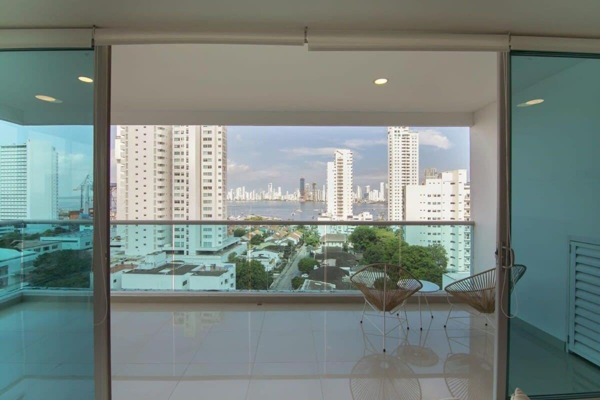 Apartamento con vistas y balcón