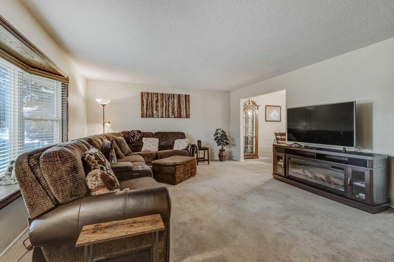 3 BR Minutes Away from Garden of the Gods - B&B