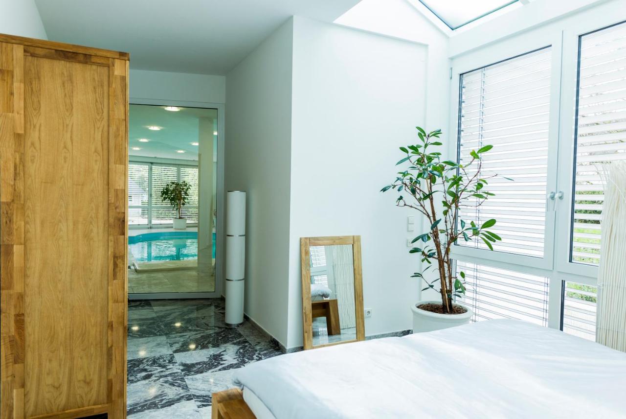 Dreamapartment La Vigna "Stone" Suite mit eigenem Indoorpool & Sauna & Grillhütte - Weil am Rhein - B&B