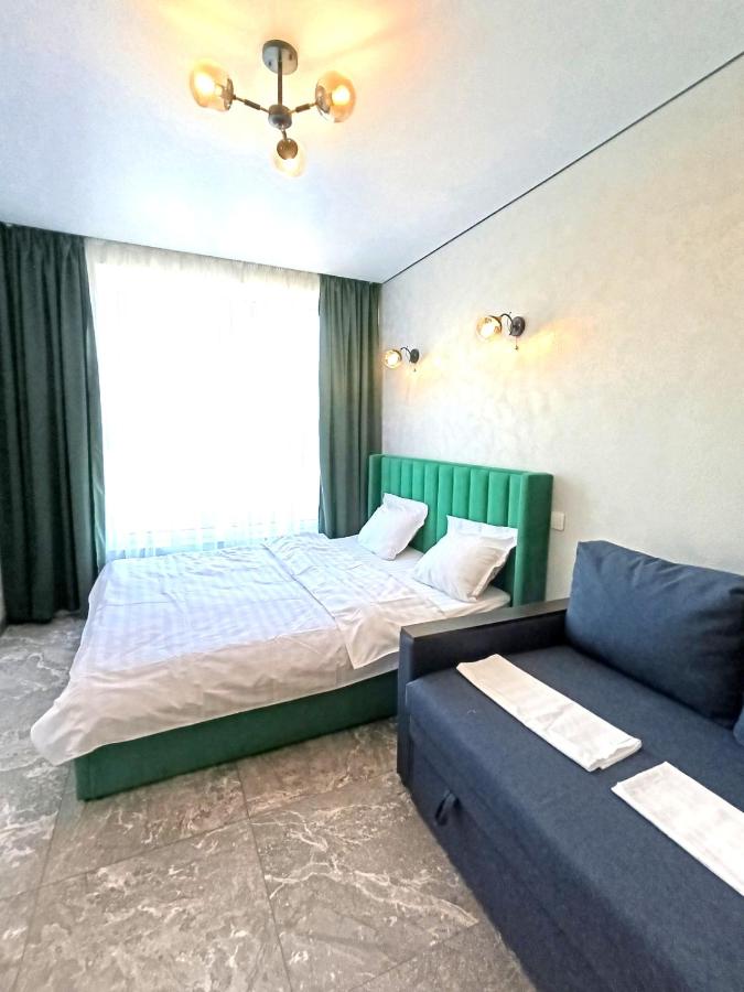 Апартаменти Ашан Автовокзал Стрийська - B&B