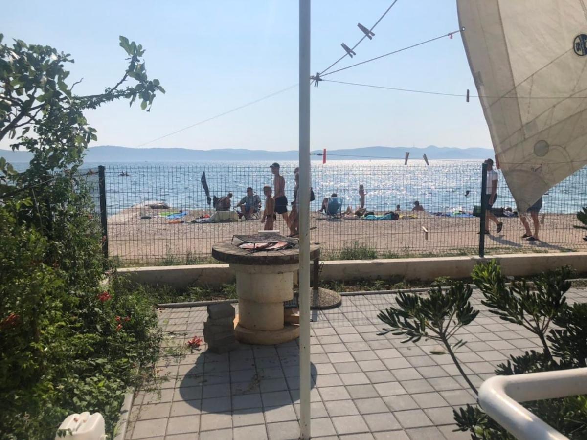 Beachfront Villa Ksenija - 4 bedrooms & parking - B&B