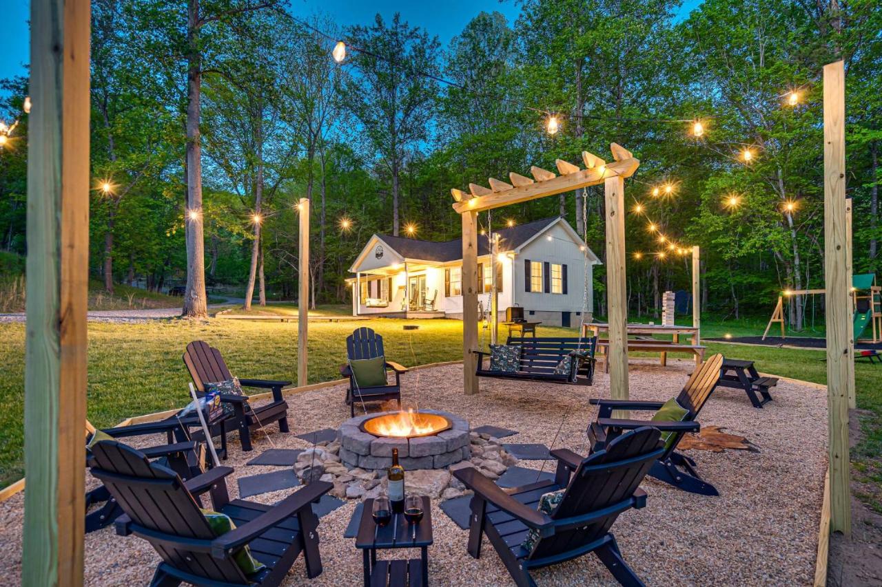 NEW! Shenandoah family & dog friendly cabin - 5 min walk river with private river access, BBQ, playground, fire pit - B&B