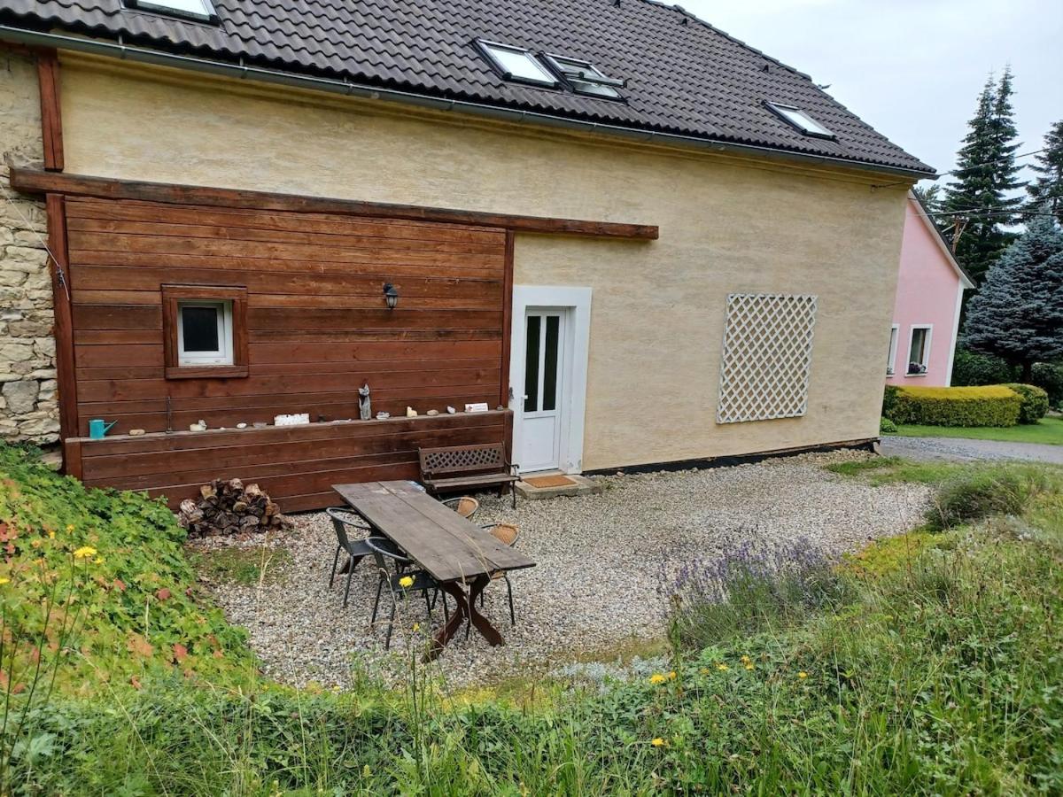 At 2 donkeys - Country life with a large kitchen - Ferienwohnung Zwittau