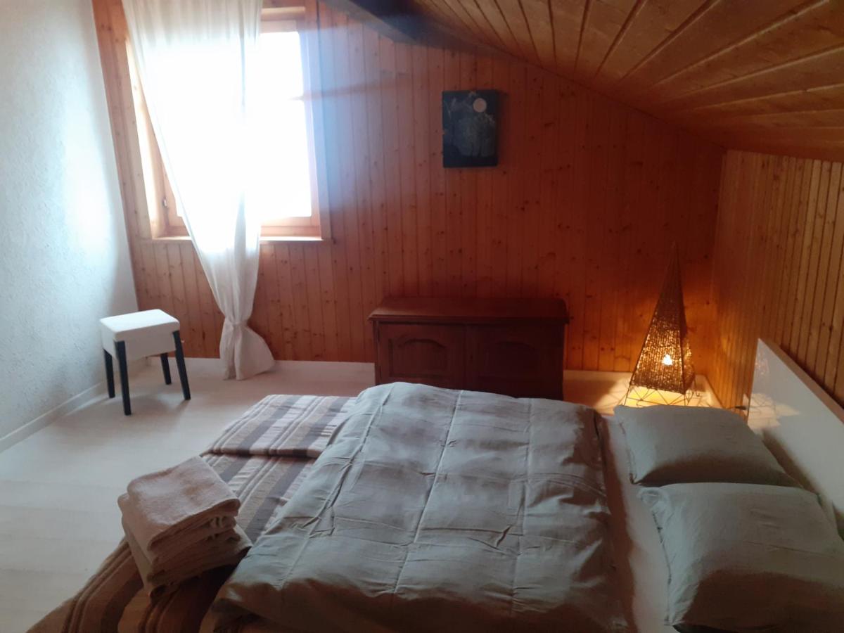 Appartamento con 3 Camere da Letto e Vista Montagna