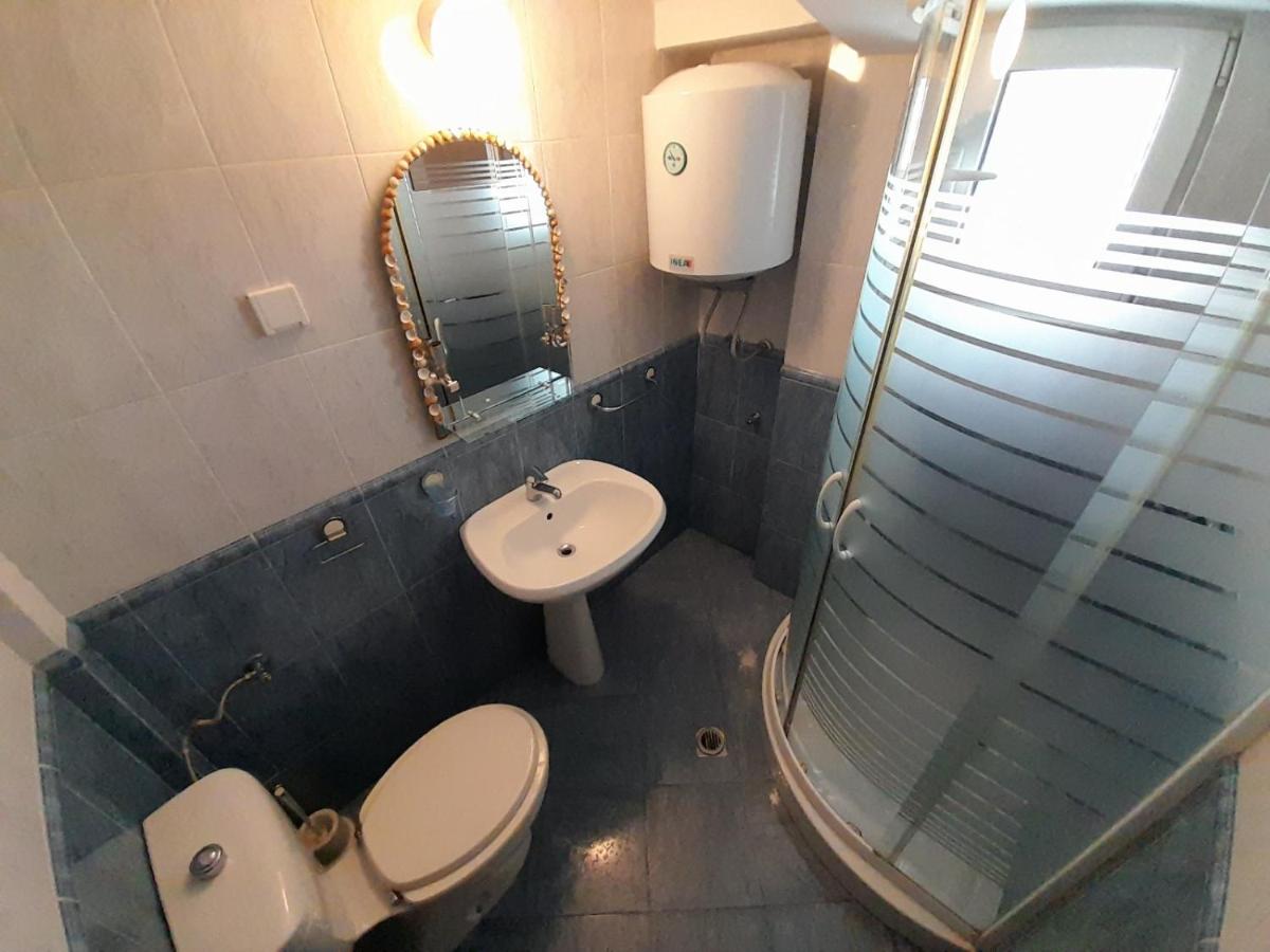 Deluxe Double Room (2 Adults + 1 Child)