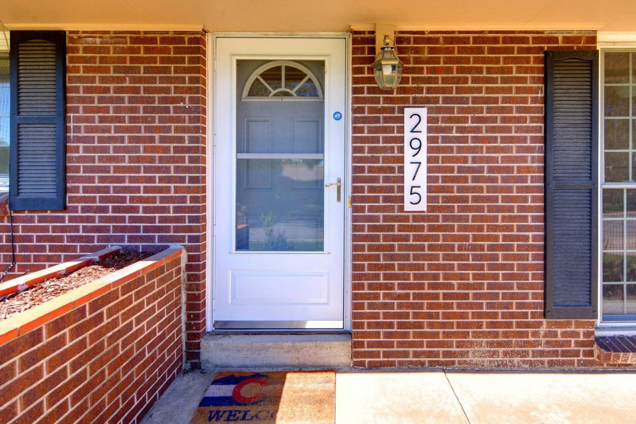 Family Retreat! By Denver + Hot Tub, Sleeps 10! - Chambres d’hôtes Wheat Ridge