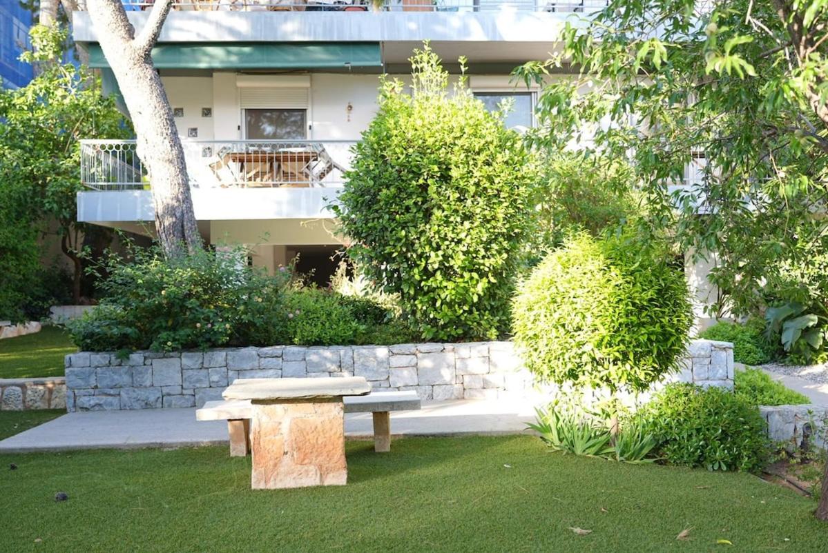 Summer Vacation Home in Vouliagmeni for 4 by Filos Inc - B&B Athens