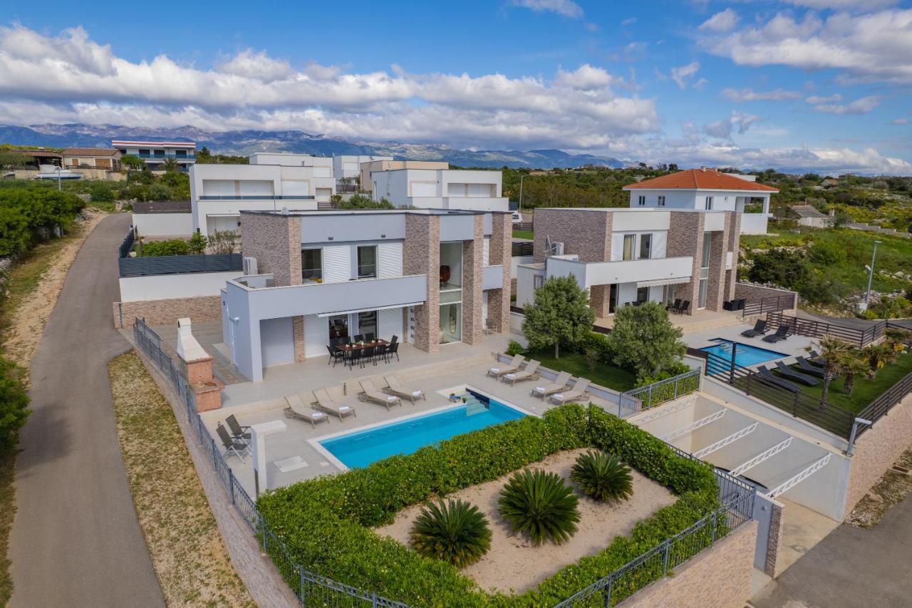 Villas Royal I with Private Pool - B&B Novalja