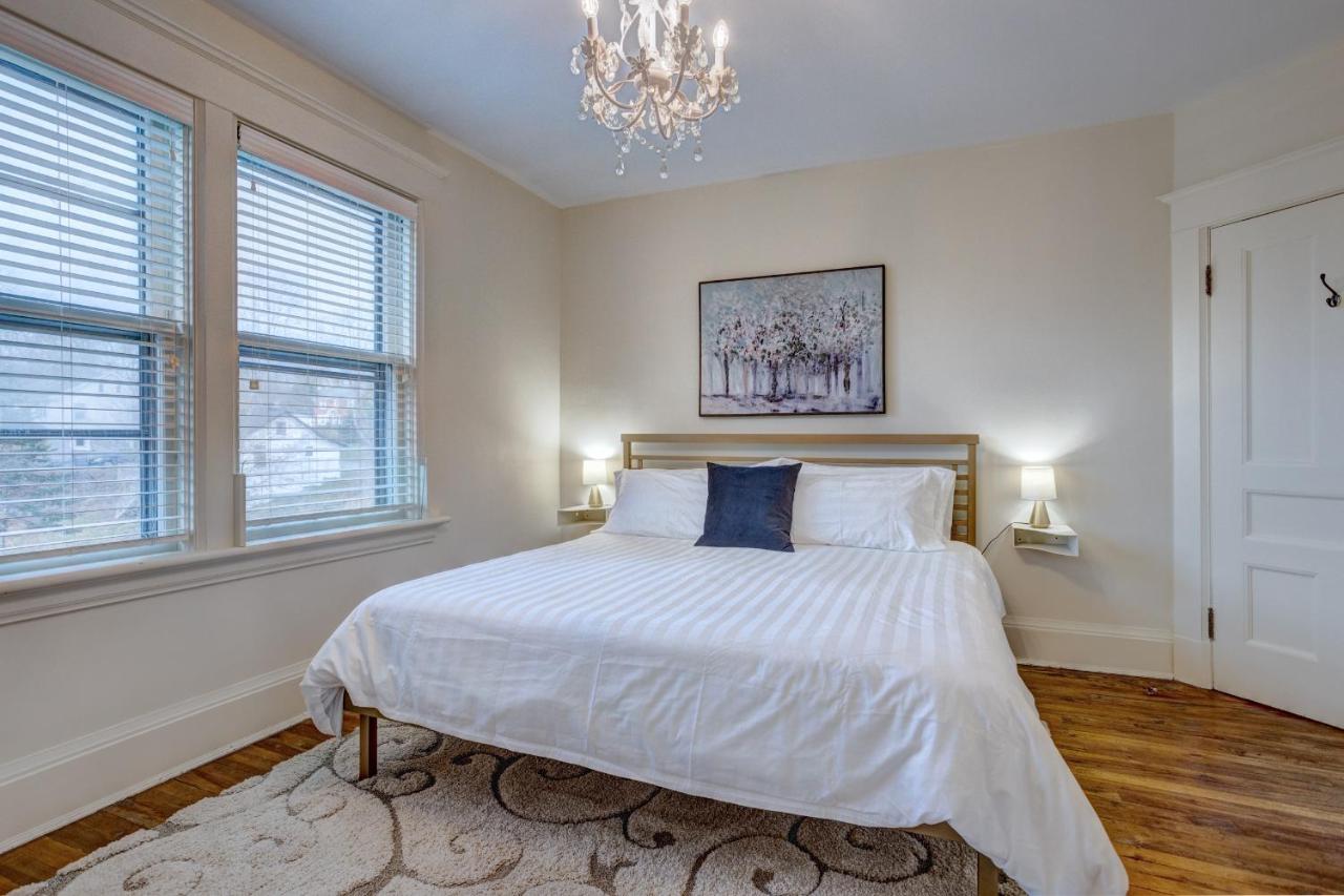 One-Bedroom Deluxe Apartment