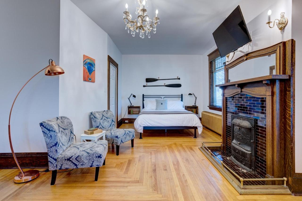 Deluxe One-Bedroom Apartment with Garden View