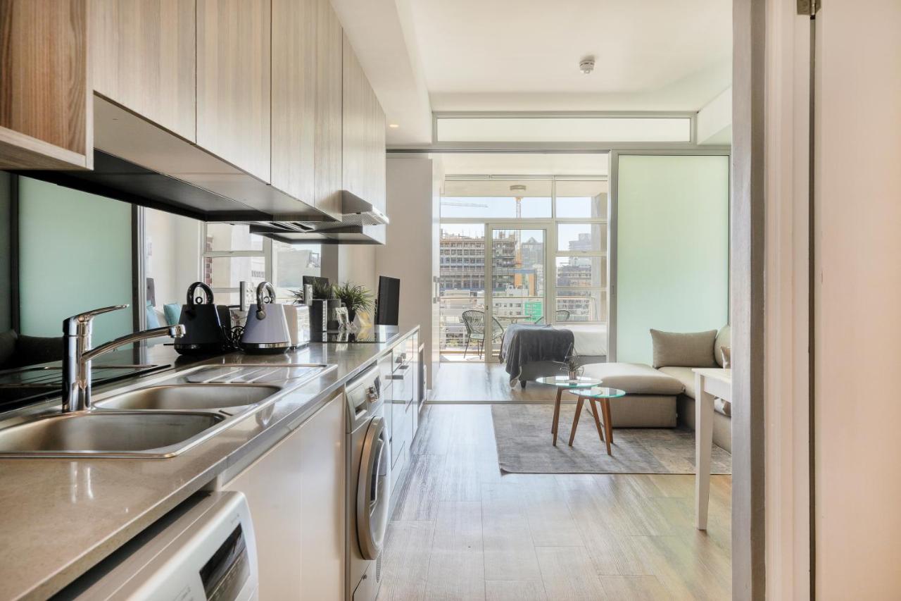 Backup-Powered Stylish Central Apartment near Table Mountain - B&B Città del Capo