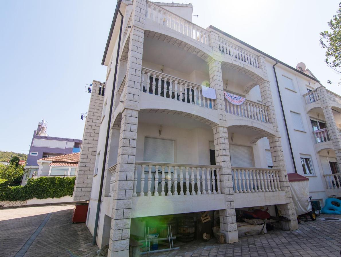 Apartments Lovrić - B&B