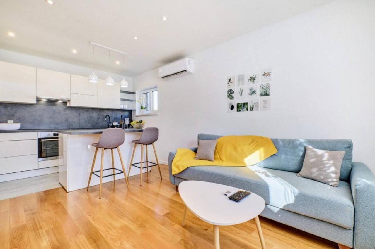 Beautiful new apartment Blaz - B&B