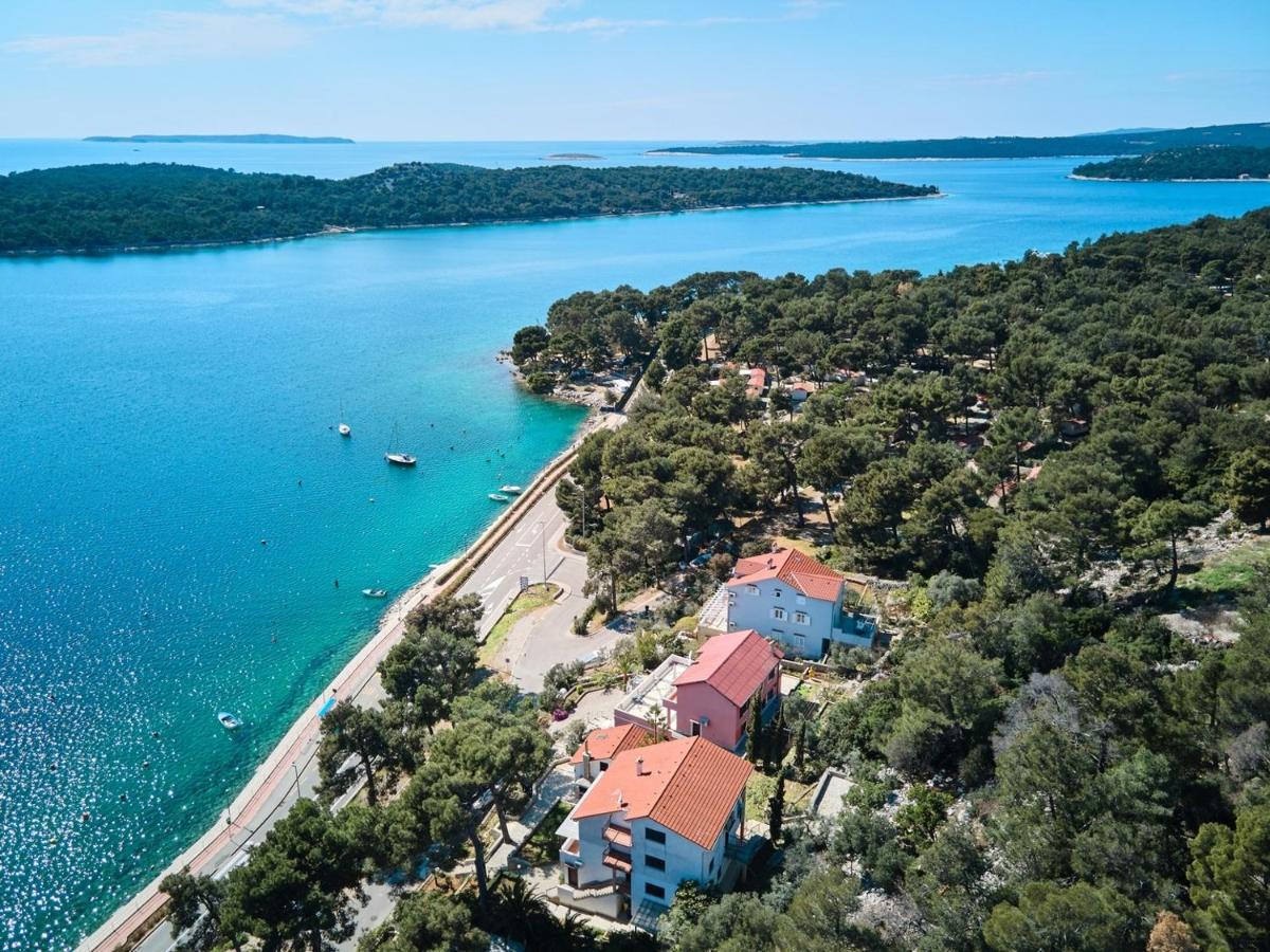 House Katarina with sea view and berth - B&B Lussinpiccolo