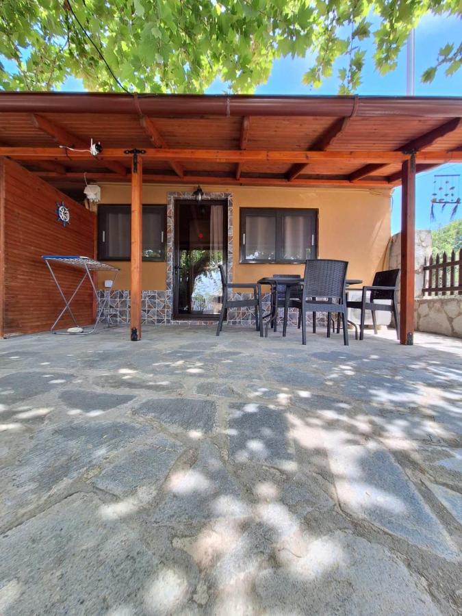 Platanes Apartments - B&B Skála Marión