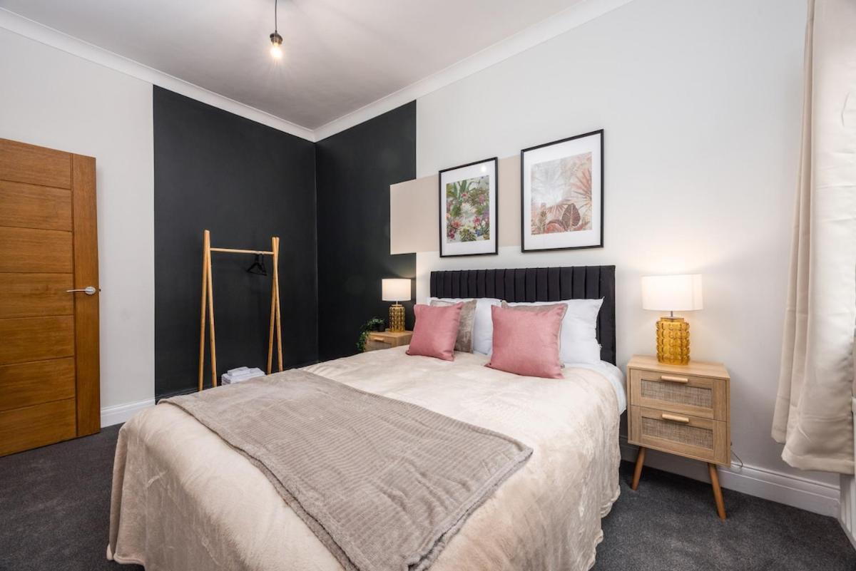 Stylish 3BR Home near Hospital and Auckland Castle - Chambres d'hôtes Bishop Auckland