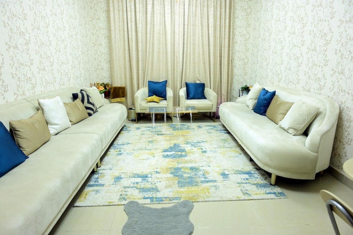 entire 1BHK with Free parking and WIFI in the heart of Ajman City only for Families - B&B