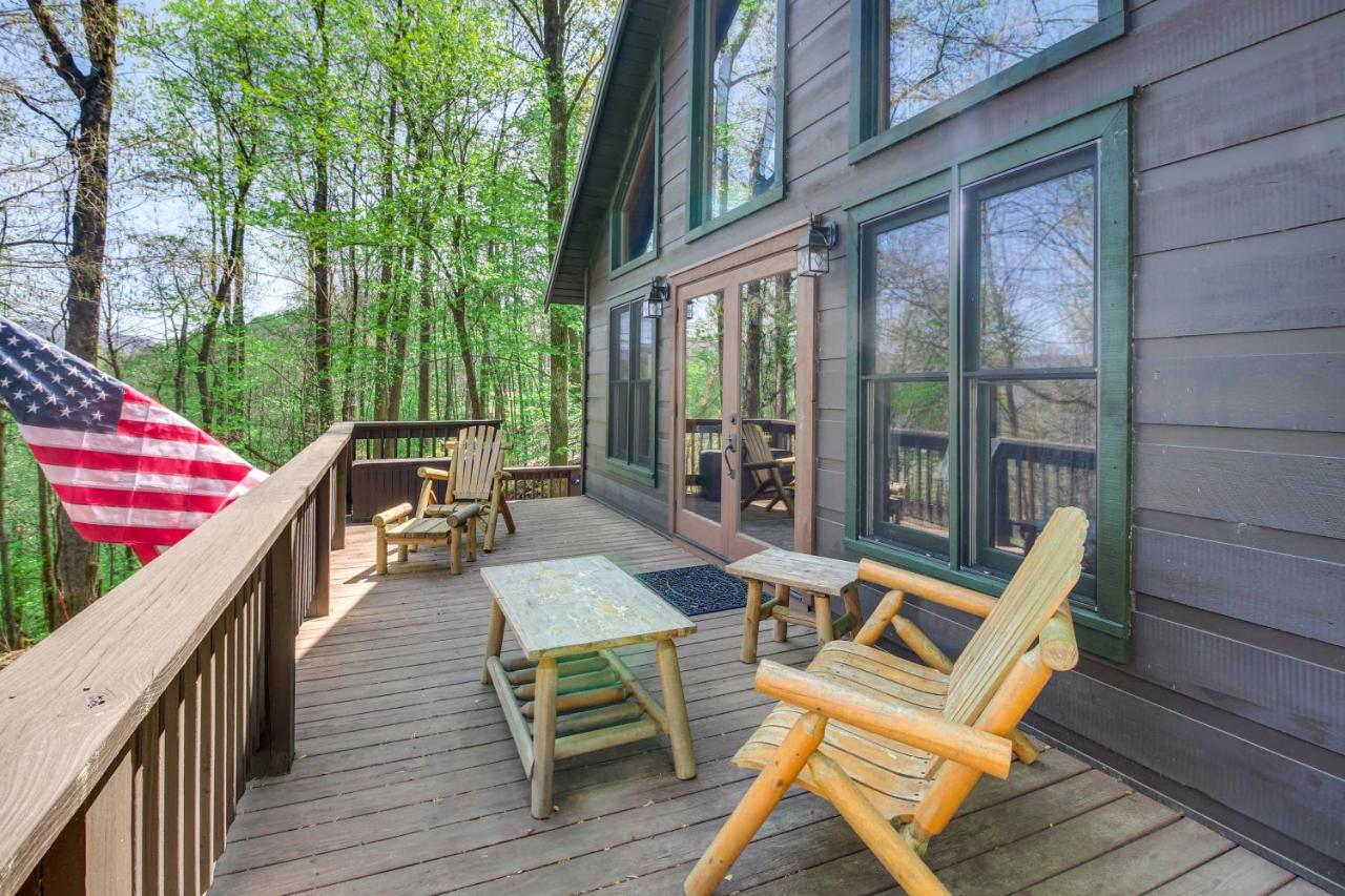 Luxe Ellijay Cabin! Grand Views, Games & Hot Tub - Chambres d'hôtes Ellijay
