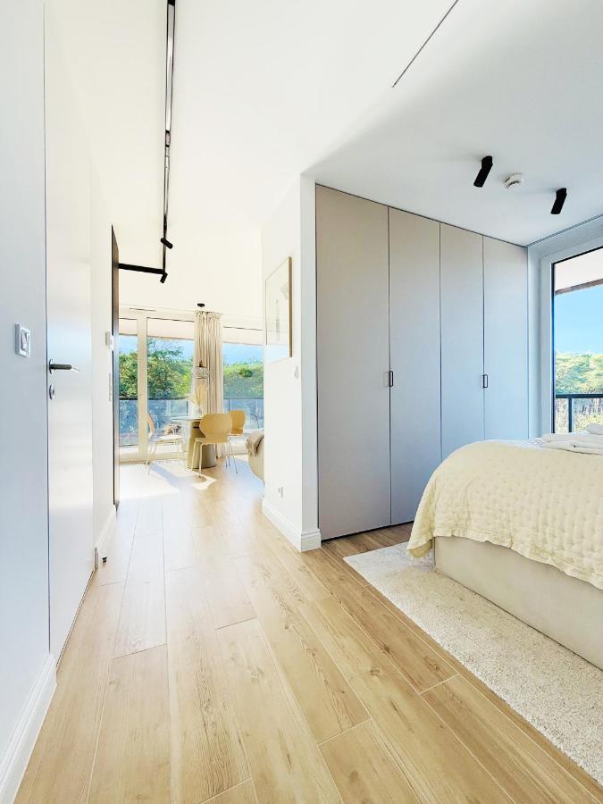 Deluxe One-Bedroom Apartment with Harbour View
