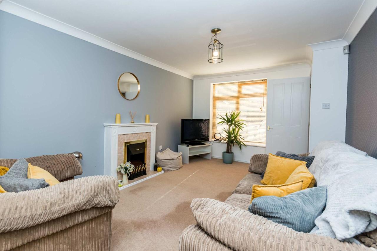Modern 3 Bedroom Home in Swindon with Parking - Chambres d’hôtes Swindon