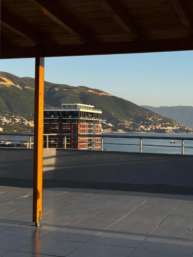Top-Floor Apartment: Amazing City & Sea View - B&B Valona