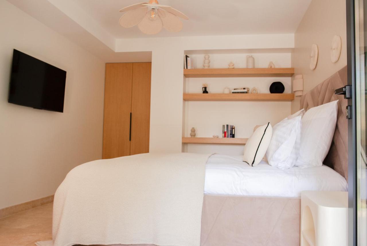Chambre Double - Vue sur Piscine