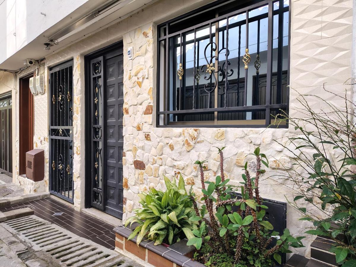 Casa Hévenie, Hospedaje familiar cómodo y bien ubicado - B&B El Poblado