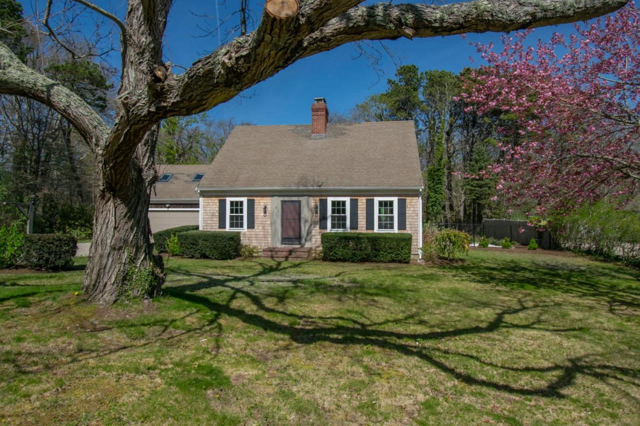 Beach Getaway with Private Backyard - B&B Orleans