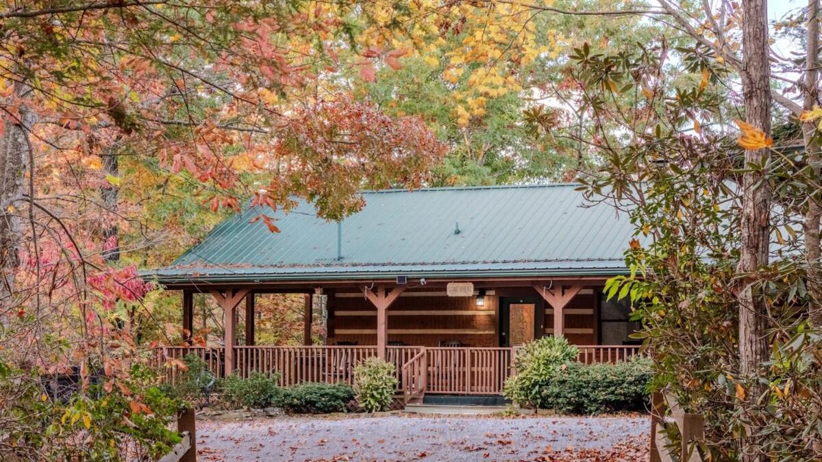 Luxury! Views, Hottub, Theater, Game Room, Private - Bed and Breakfast Gatlinburg