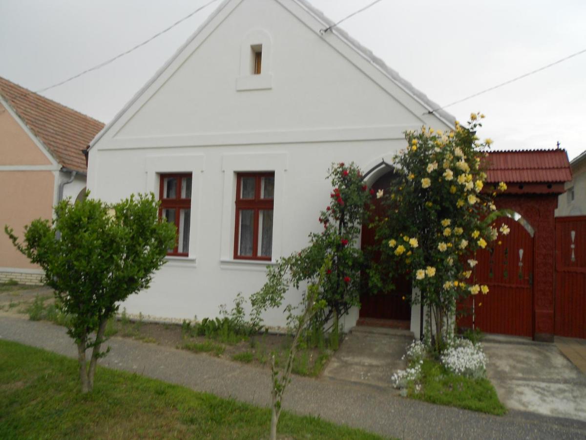 Hanytündér Vendégház - B&B Agyagosszergény
