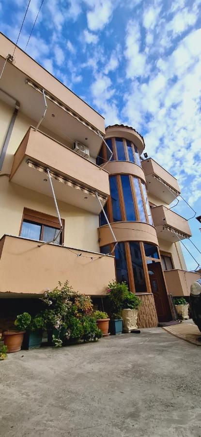 Vila Rrodhe - B&B