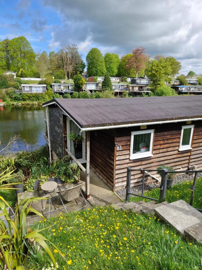 81 Glan Gwna chalet with lakeside balcony - B&B Caernarfon