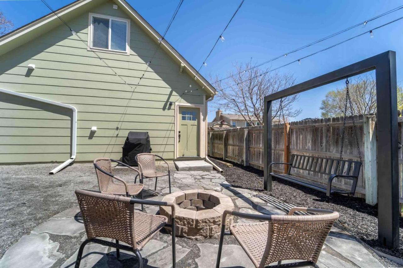 Morrison Getaway - 2BR House BBQ Free Parking - B&B Morrison