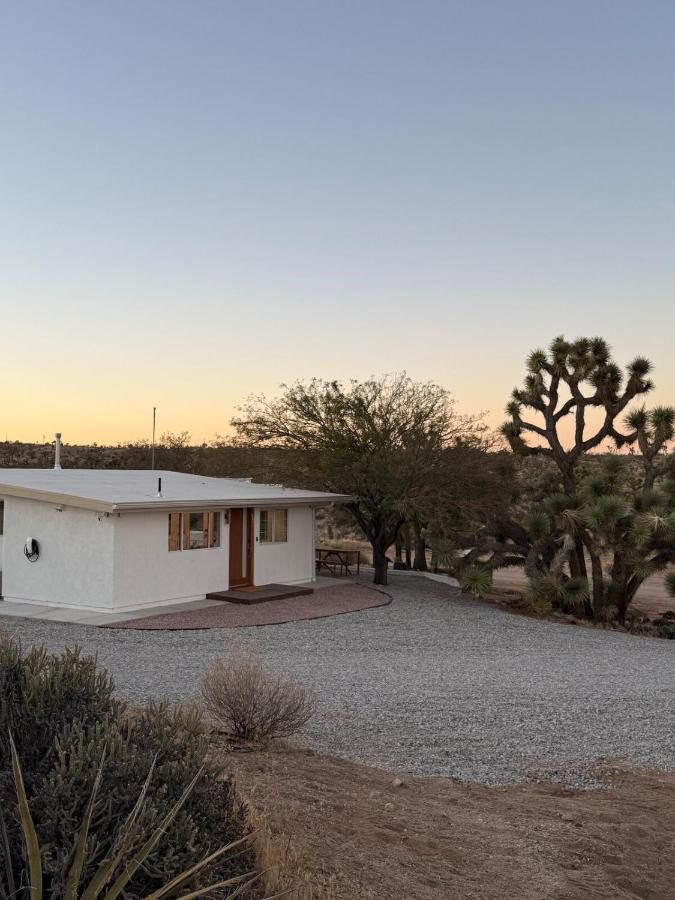 Casa Nova Romantic Desert Escape - B&B Yucca Valley