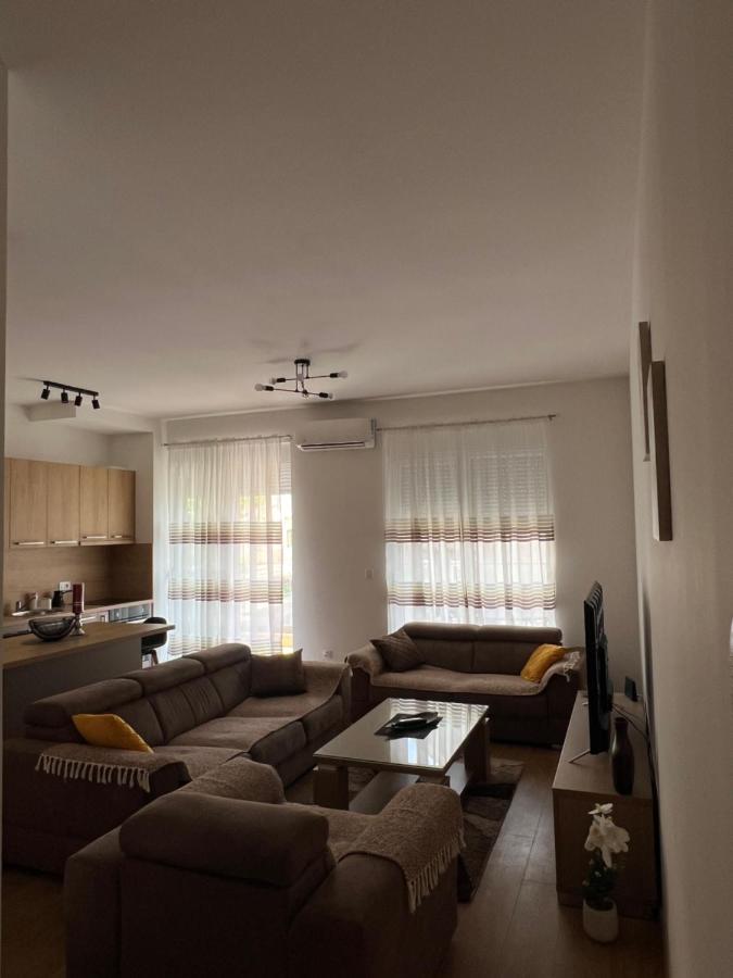 Budva Apartment with parking - B&B