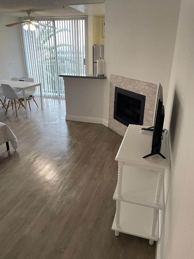 Hollywood Spectacular Loft FREE Designated parking - B&B