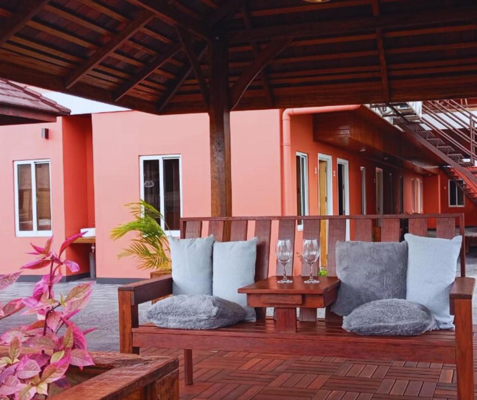 Dolfijn Studios - B&B Paramaribo