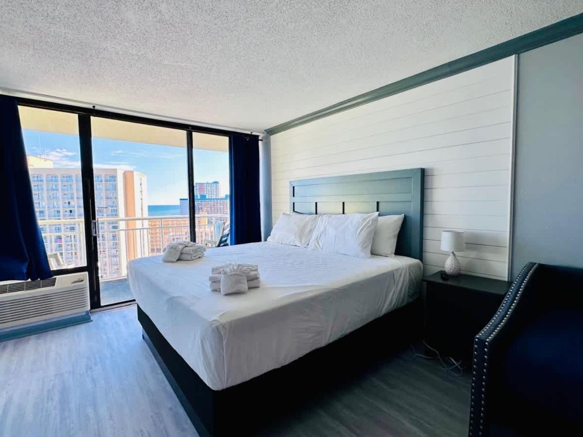 Lovely Beach View Condo,King,Pool,FREE Tickets,M11 - B&B