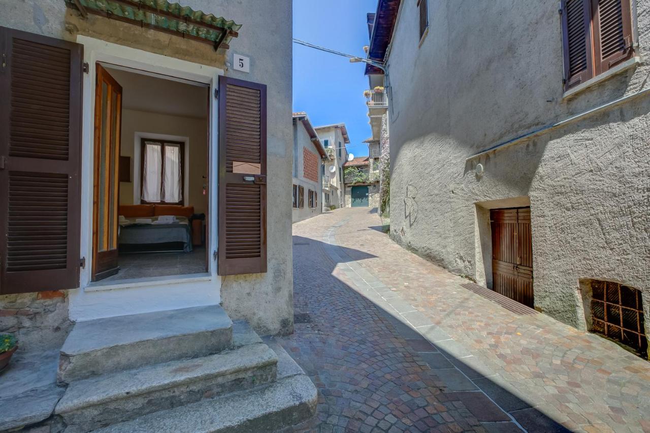 Casa Gio - Happy Rentals - Bed and Breakfast Laveno-Mombello