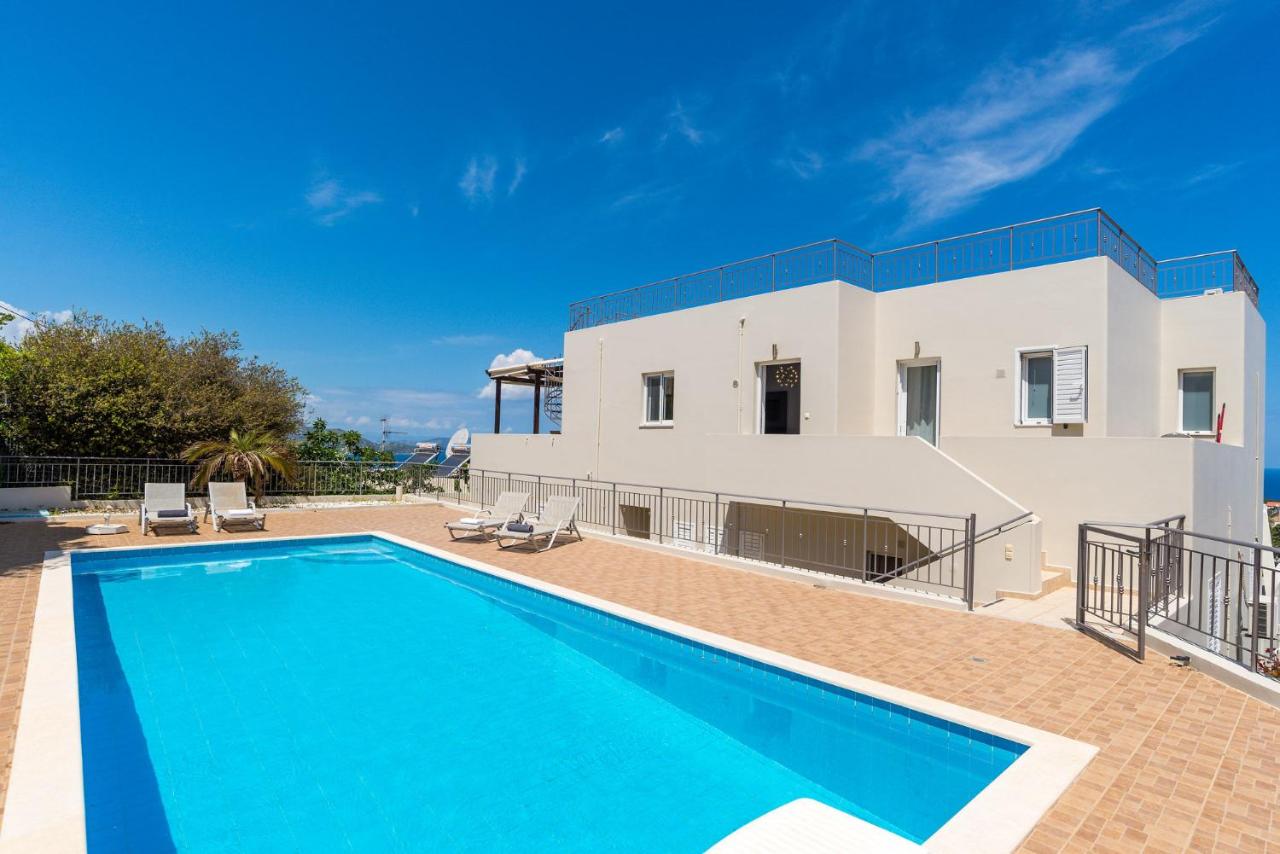 Vista Penthouse in Plaka With Shared Pool -BY APOKORONAS VILLAS - Chambres d’hôtes Plaka