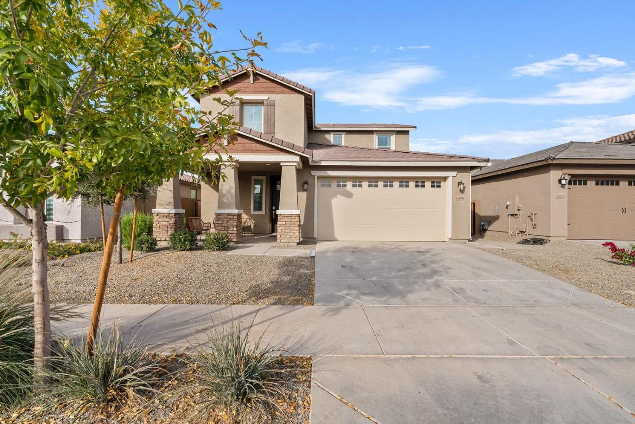 Luxe Queen Creek Home with Pool, Yard, Work Station - Ferienwohnung Queen Creek