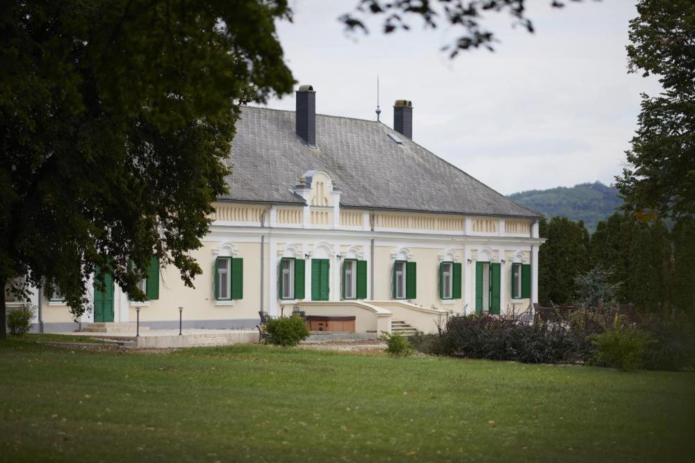 Szent Gaál Kastély - B&B