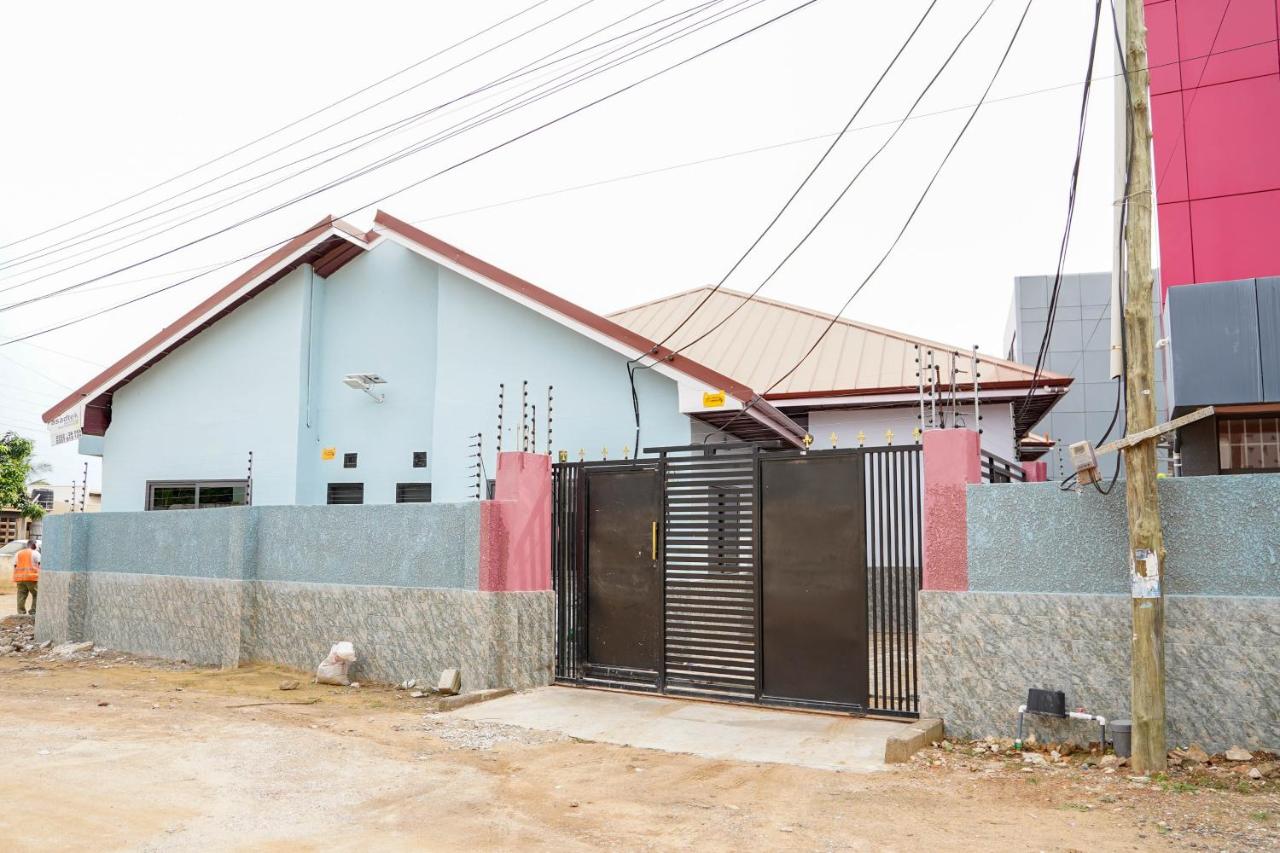 Cozy Guesthouse in Tse Addo 7 Mins to Beach - B&B Accra