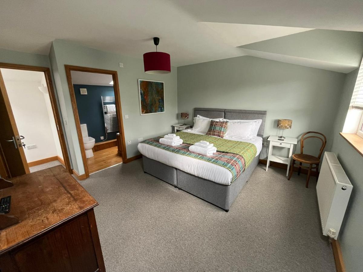 Zimmer mit Kingsize-Bett