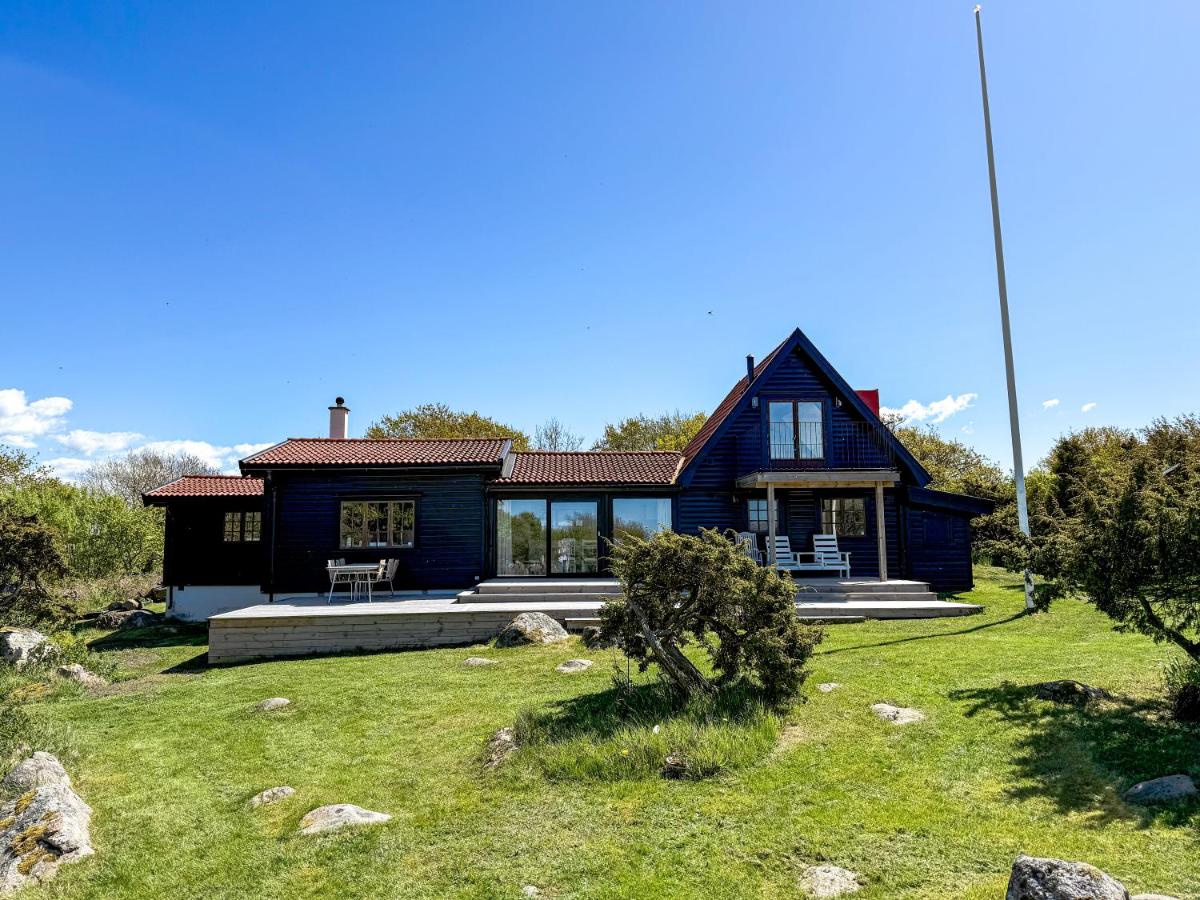 Charming House by the Sea with Beautiful Garden - Ferienwohnung Glommen