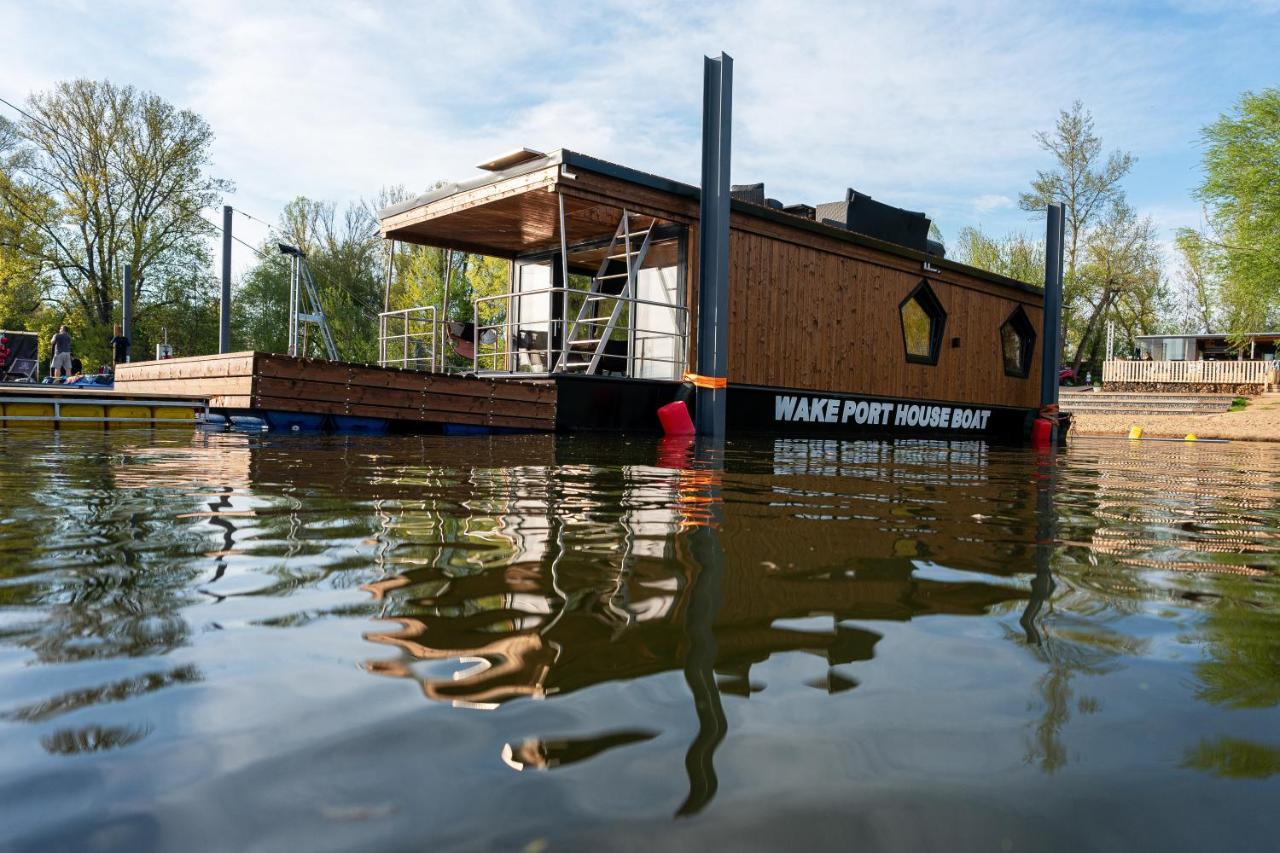 House Boat s výhledem na Wake Park - B&B
