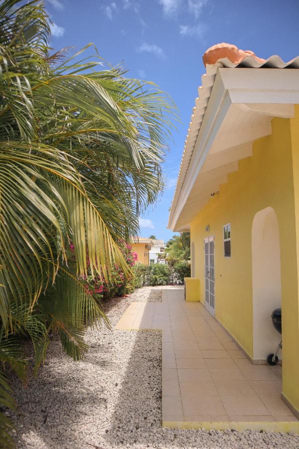 Family villa with private pool in peaceful gated resort - B&B Willemstad